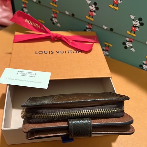 Authentic Louis Vuitton monogram wallet - Picture 5 of 16